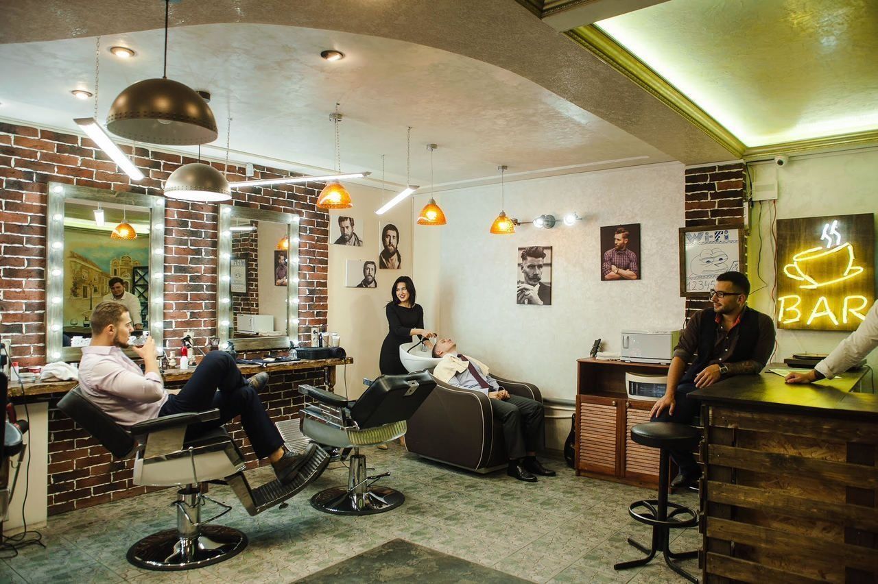 Kedudukan kedai gunting rambut terbaik di Voronezh 2020