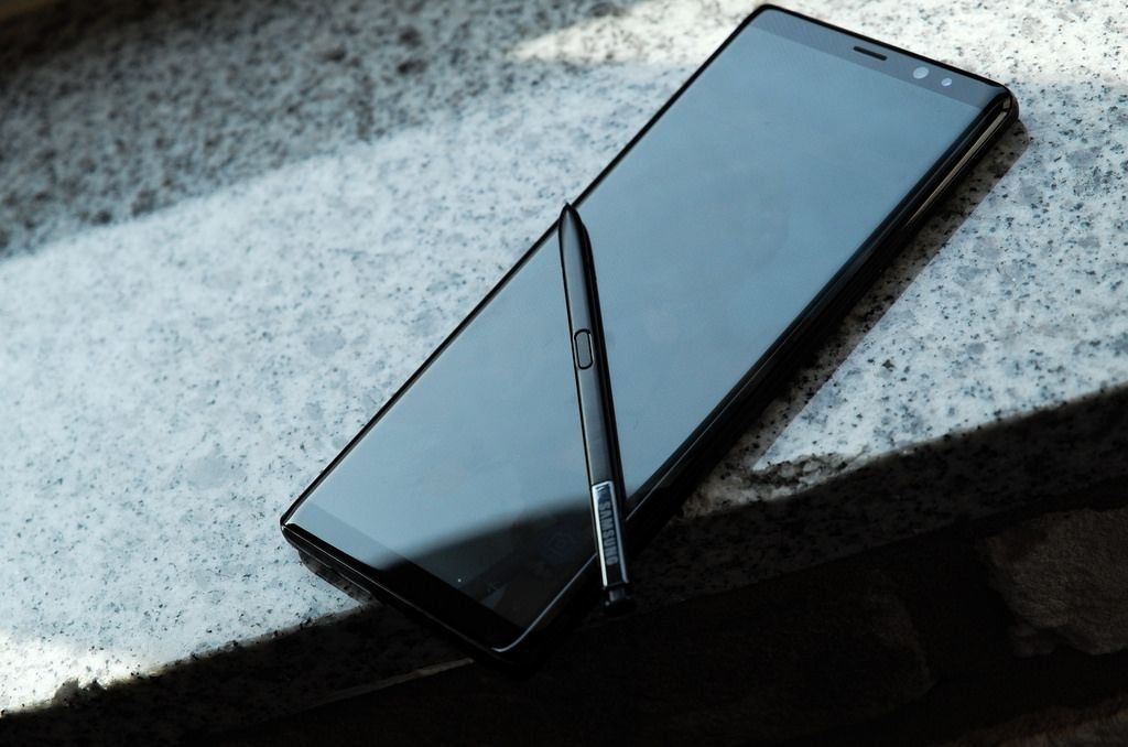 Samsung Galaxy Note8 smartphone - pros and cons
