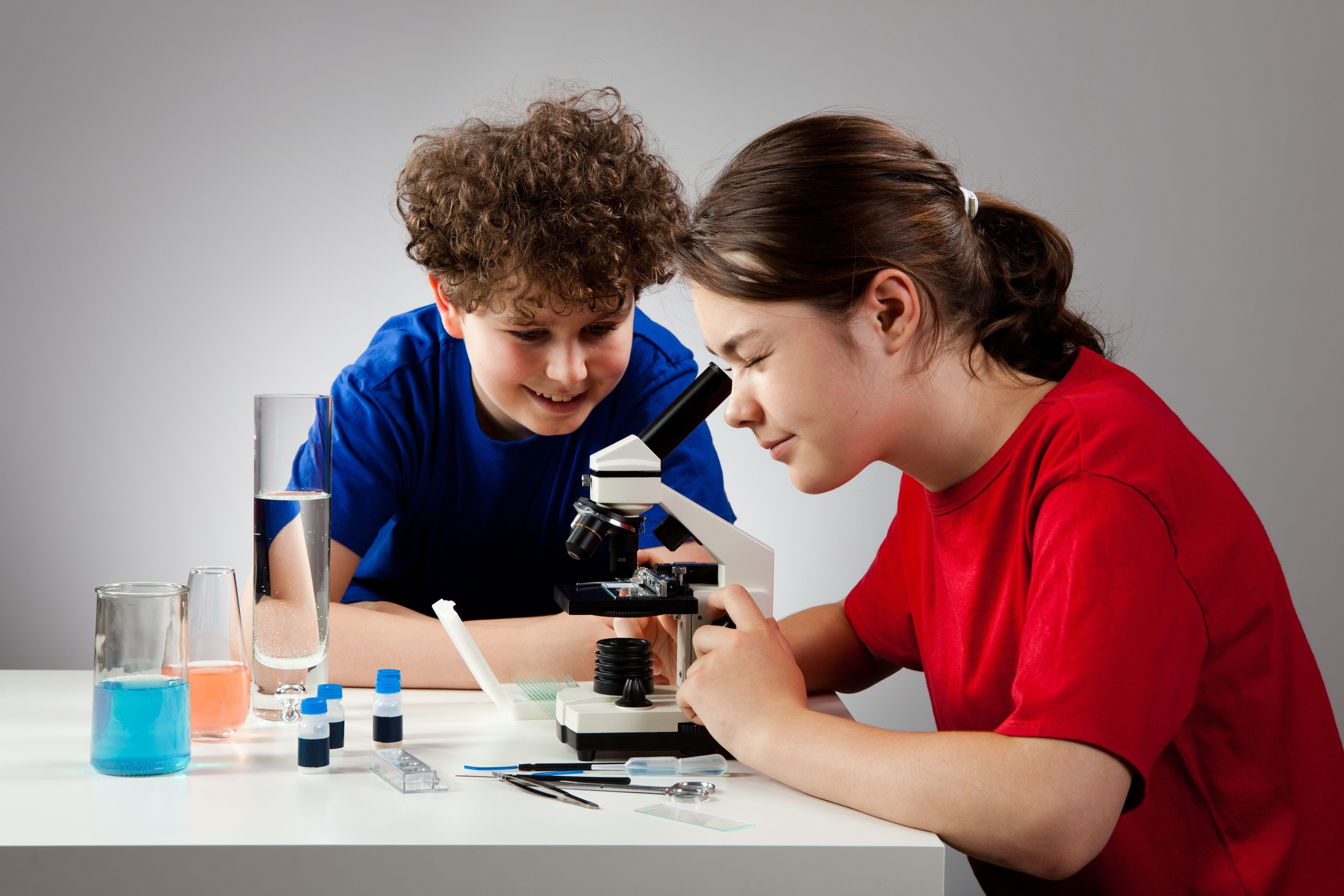 Najlepšie mikroskopy pre školákov a študentov v roku 2020