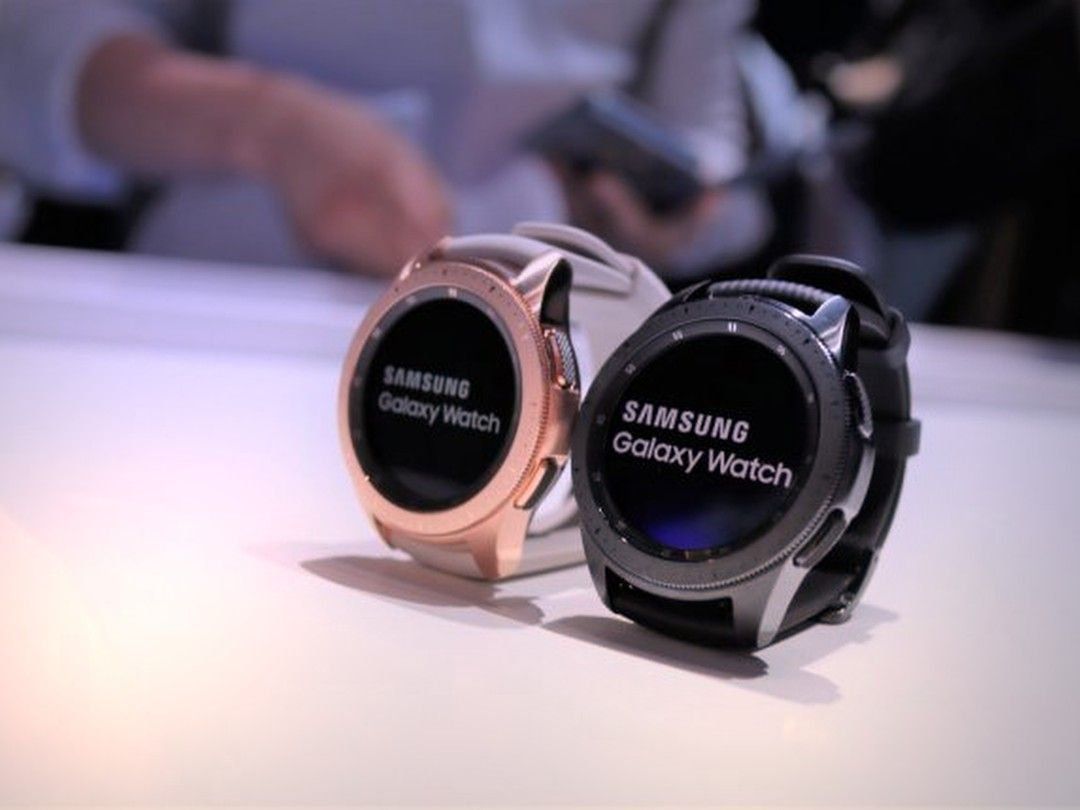 Samsung Galaxy Watch (42 un 46 mm) - plusi un mīnusi