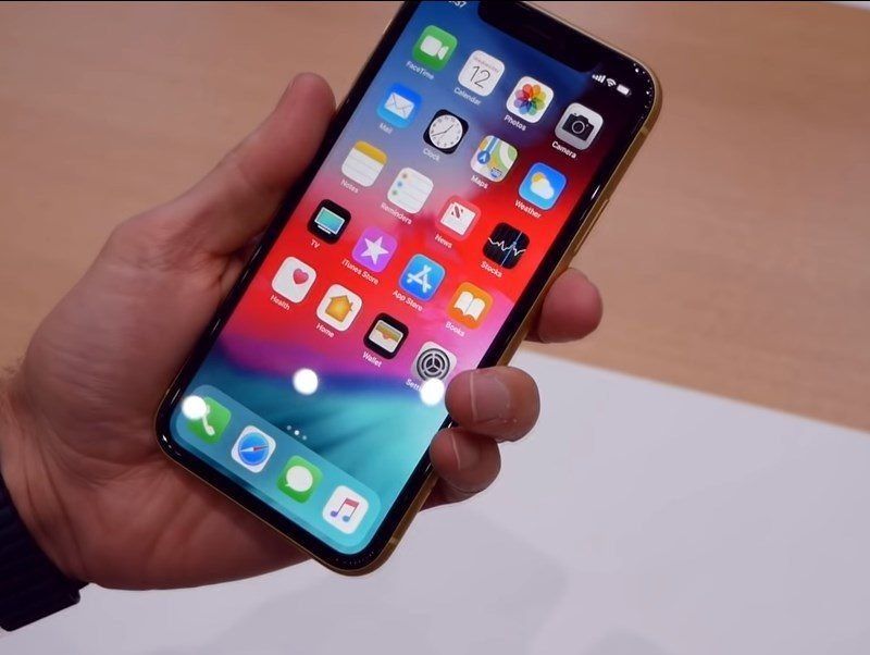 Apple iPhone XR smartphone - pros and cons