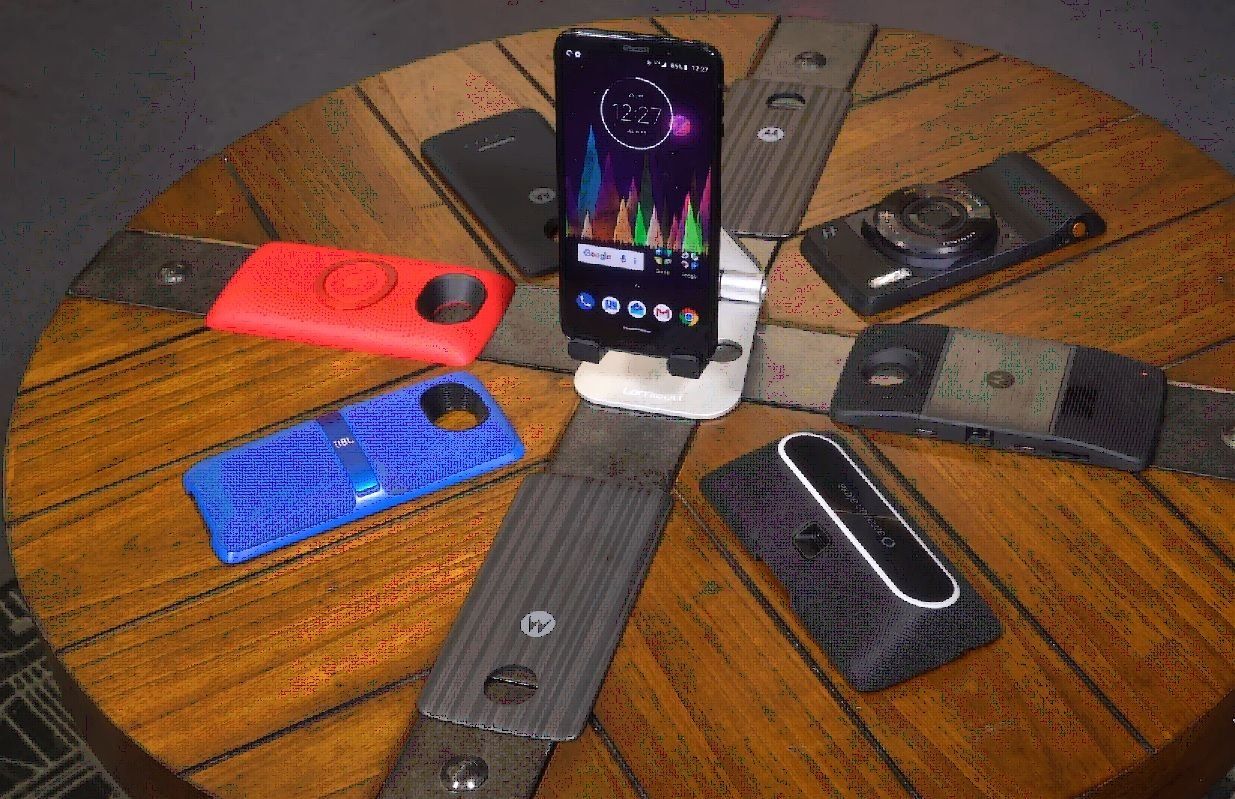 Motorola Moto Z3 ja Z3 Play -älypuhelimet - edut ja haitat