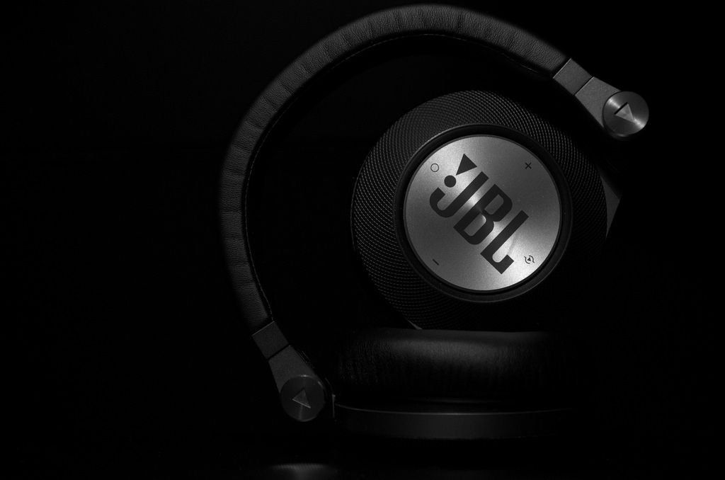 Granskning av de bästa hörlurarna och headseten från JBL