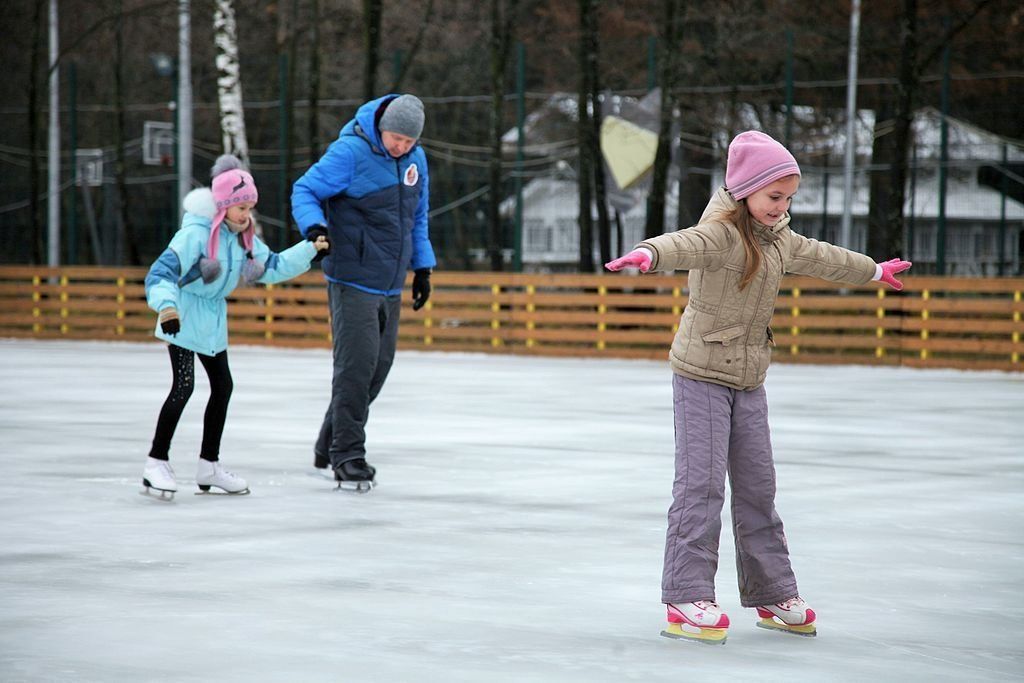 Évaluation des meilleures patinoires de Novosibirsk en 2020 - gratuites et payantes
