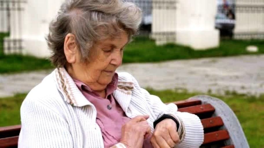 Smarta armband för seniorer 2020