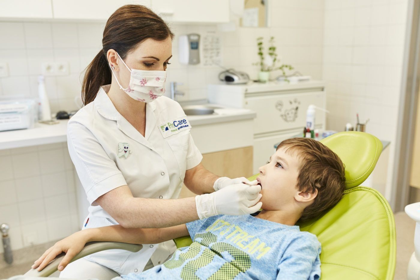 Parhaiten palkatut lasten hammasklinikat Omskissa vuonna 2020