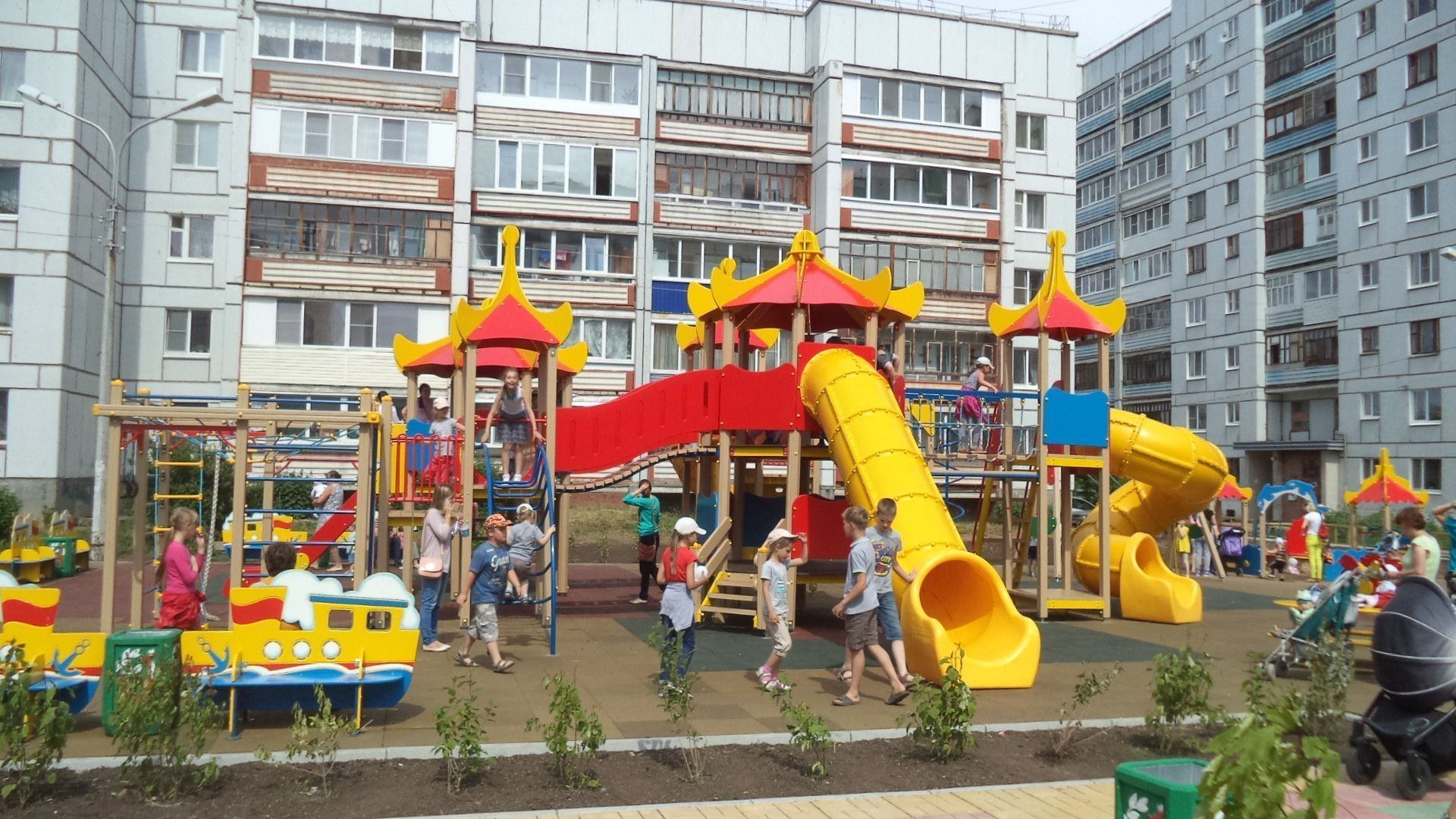 Labākie rotaļu laukumi Sanktpēterburgā 2020. gadā