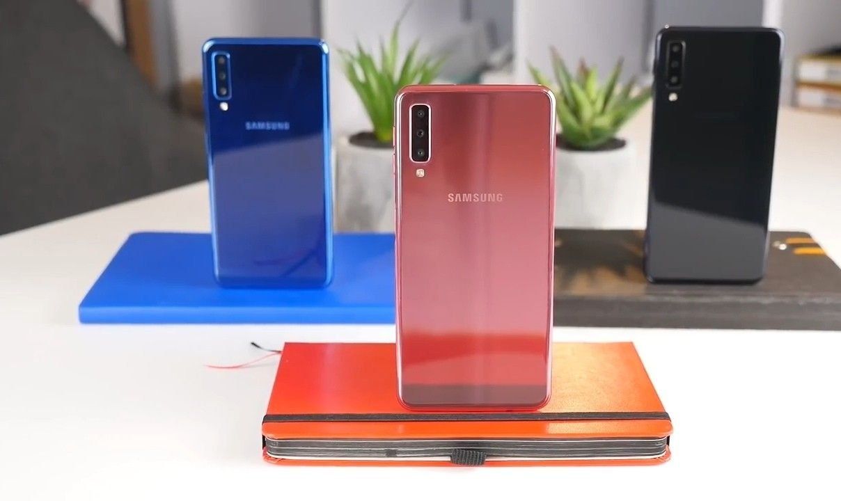 Samsung galaxy A7 (2018): plusi un mīnusi