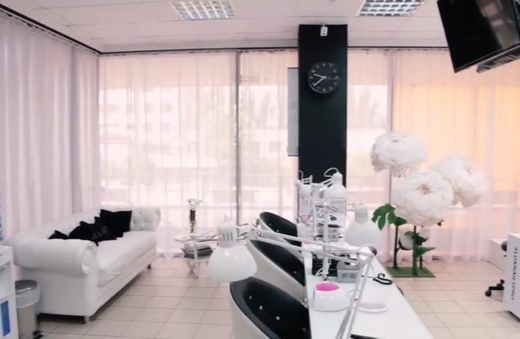 Kedudukan salon manikur terbaik di Volgograd pada tahun 2020