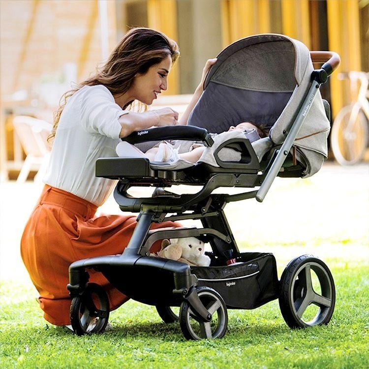 Бебешка количка - първата кола на бебето