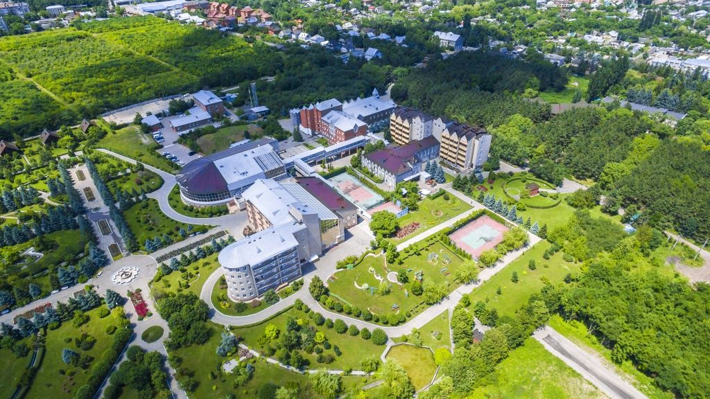 Penarafan sanatorium terbaik di Mineralnye Vody pada tahun 2020