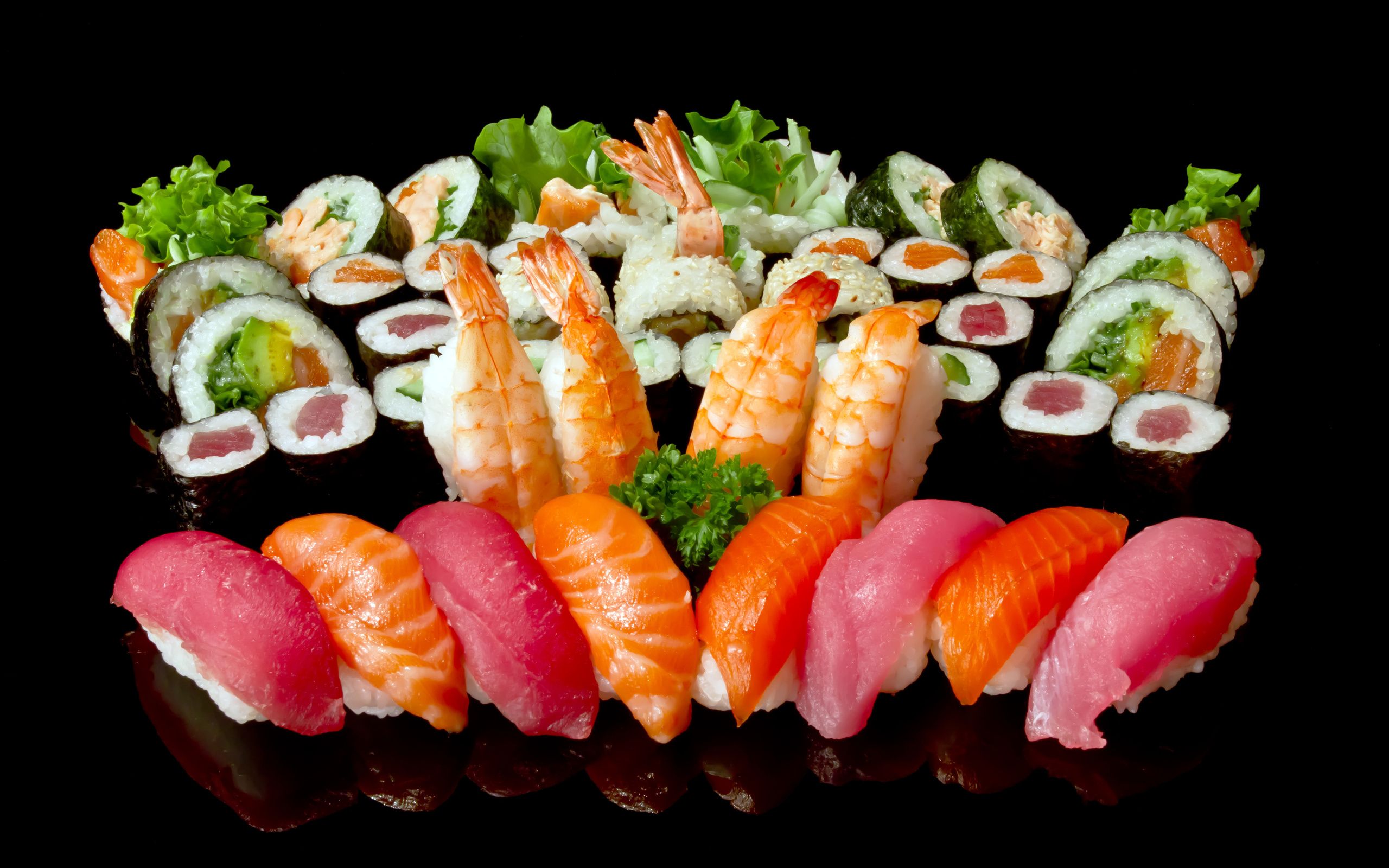 Gjennomgang av de beste leveringstjenestene for sushi og rundstykker i Perm i 2020
