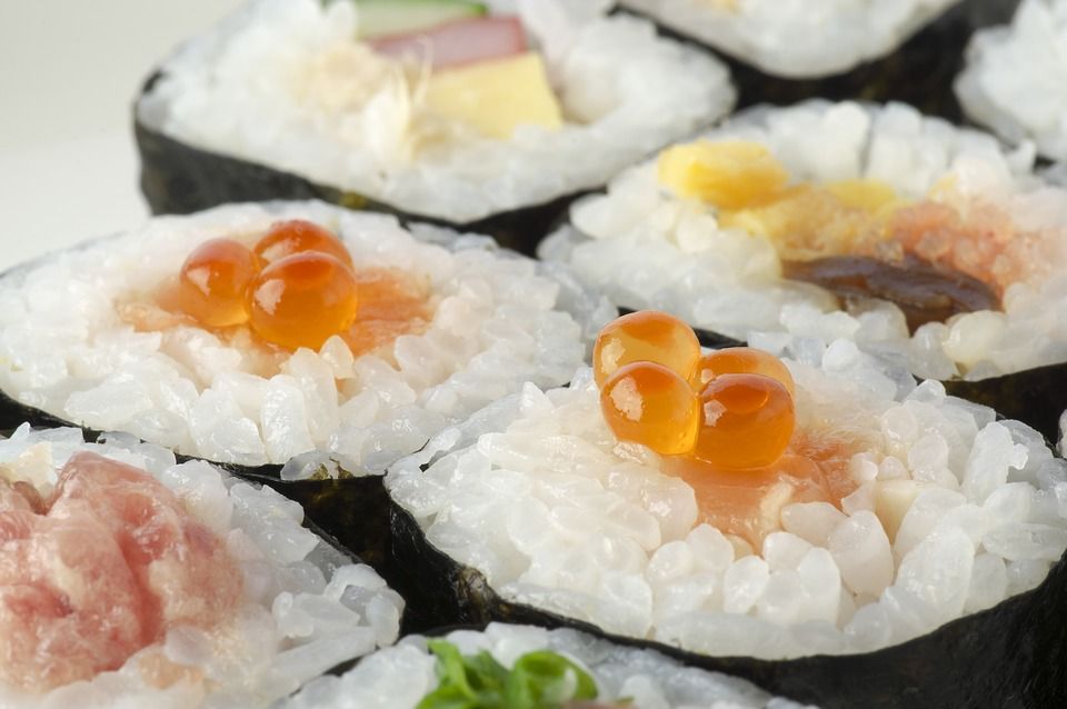 Arvostelu parhaista sushi- ja sämpylätoimituksista Omskissa vuonna 2020