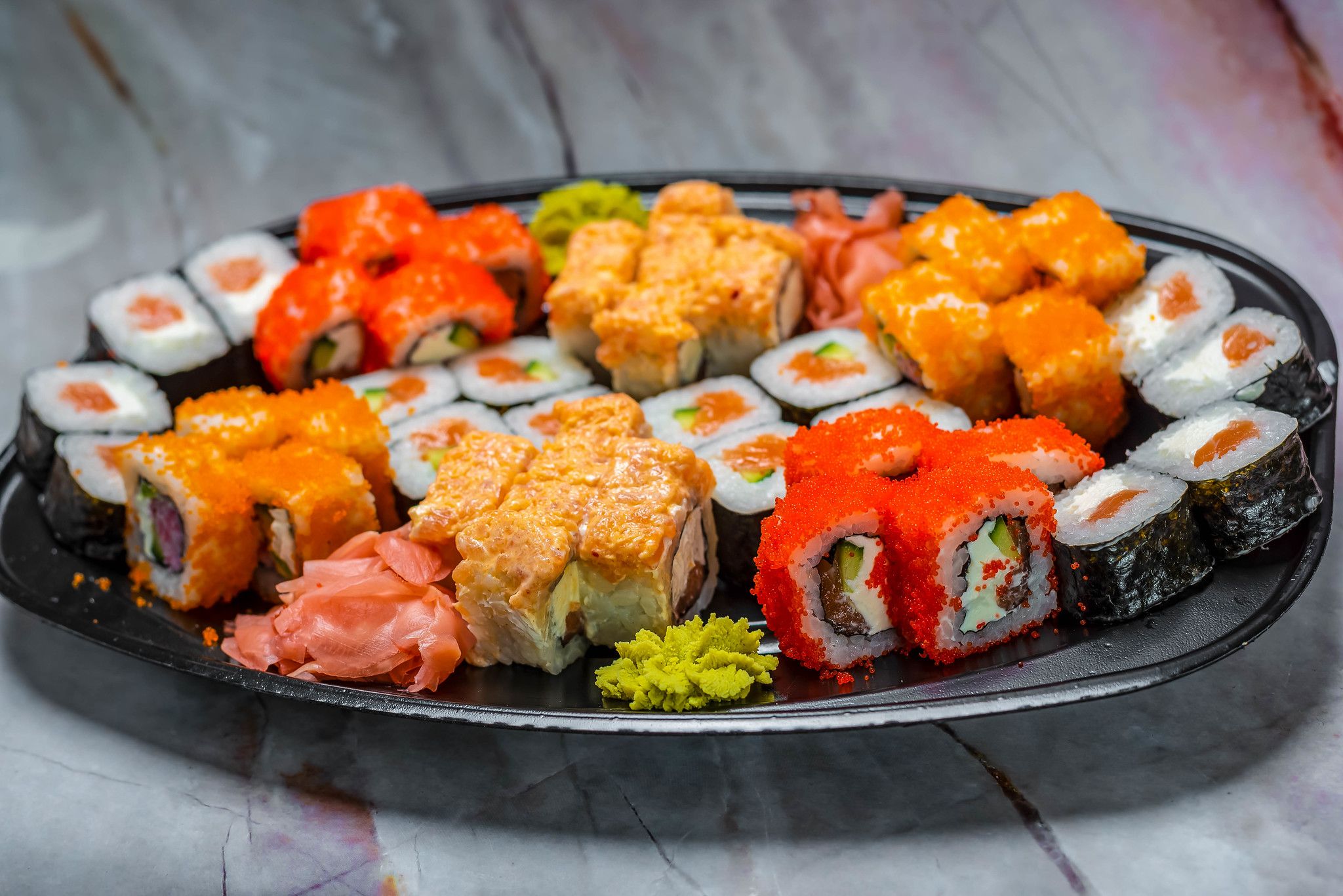 Betyg för de bästa leveranserna av sushi och rullar i Kazan 2020