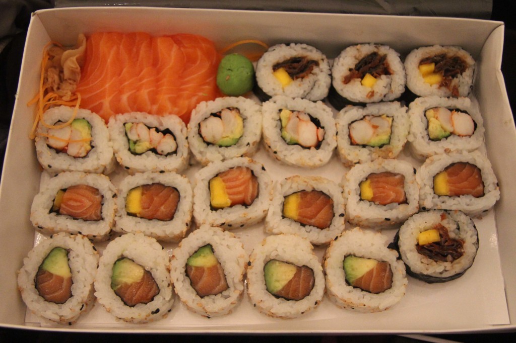 De beste leveringstjenestene for sushi og rundstykker i Samara i 2020