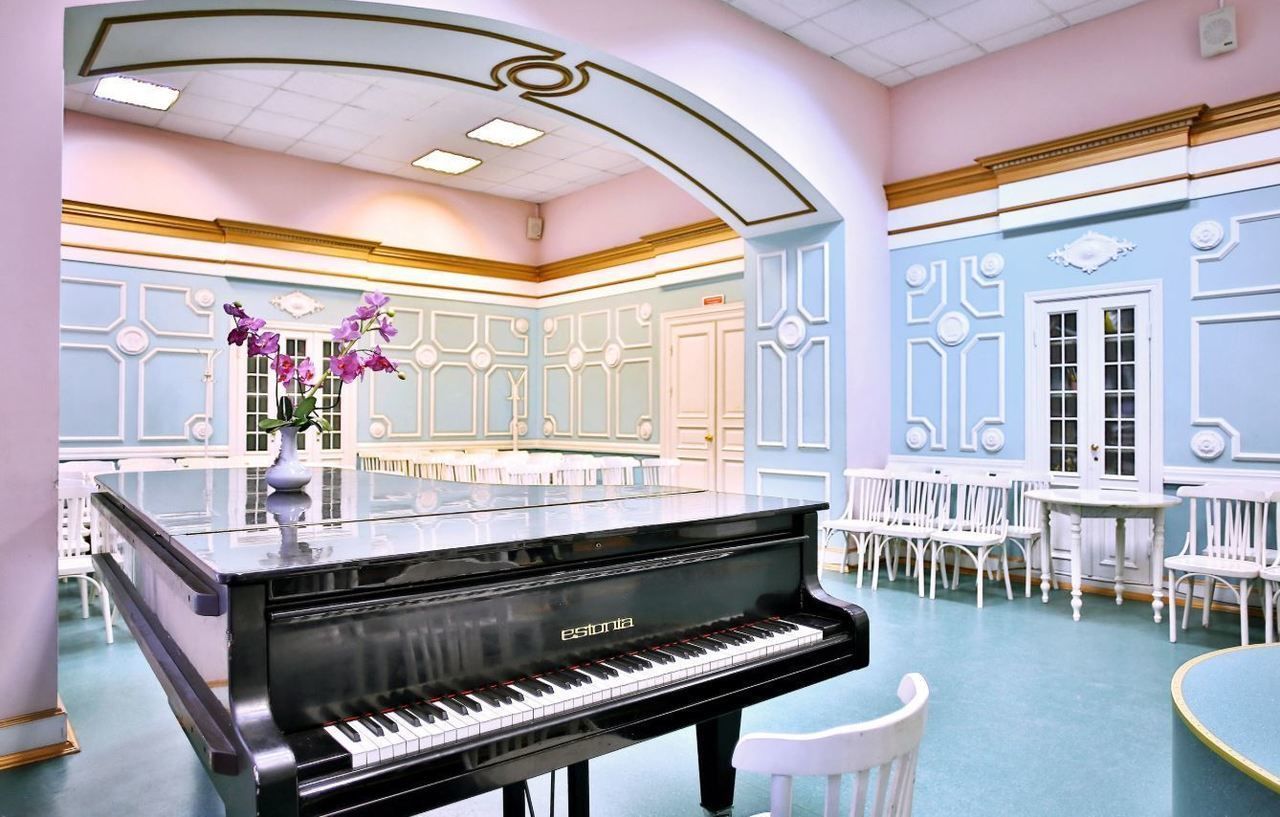 Rangering av de beste musikkskolene i St. Petersburg i 2020