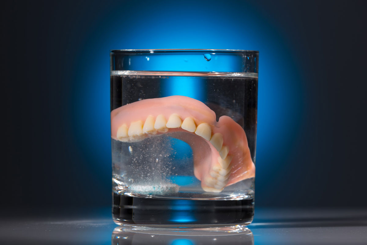 Labāko zobu protēžu tīrīšanas tablešu reitings 2020. gadam