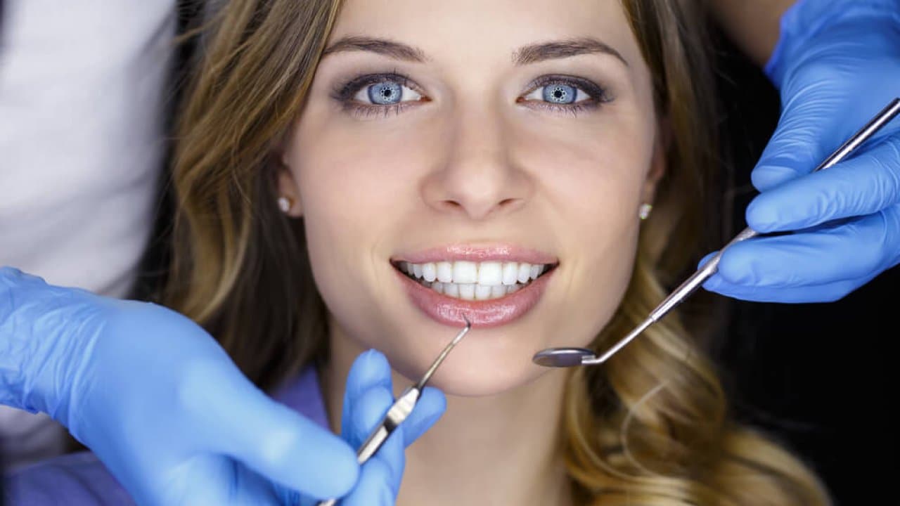 Labāko zobārstniecības implantācijas klīniku novērtējums Ņižņijnovgorodā 2020. gadam