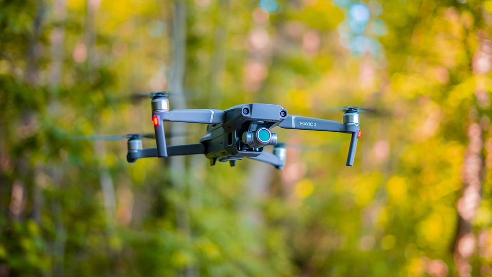 Parhaiden nelikoptereiden (dronien) luokitus kameralla vuonna 2020