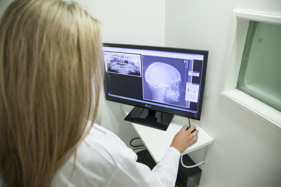 Rangering av de beste ortopediske klinikkene i St. Petersburg i 2020