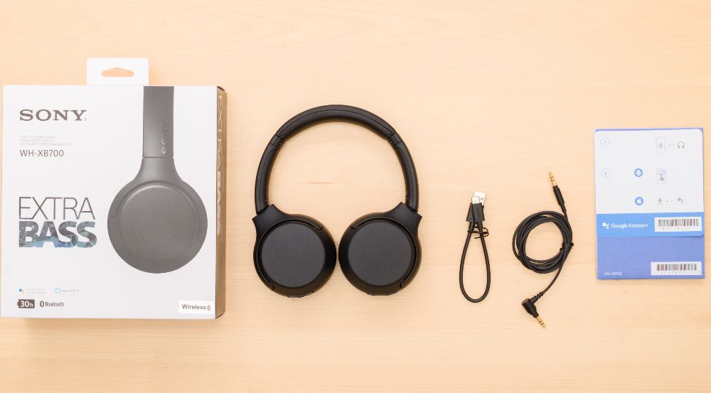 Granskning av trådlösa hörlurar Sony WH-XB700 EXTRA BASS TRÅDLÖS med fördelar och nackdelar