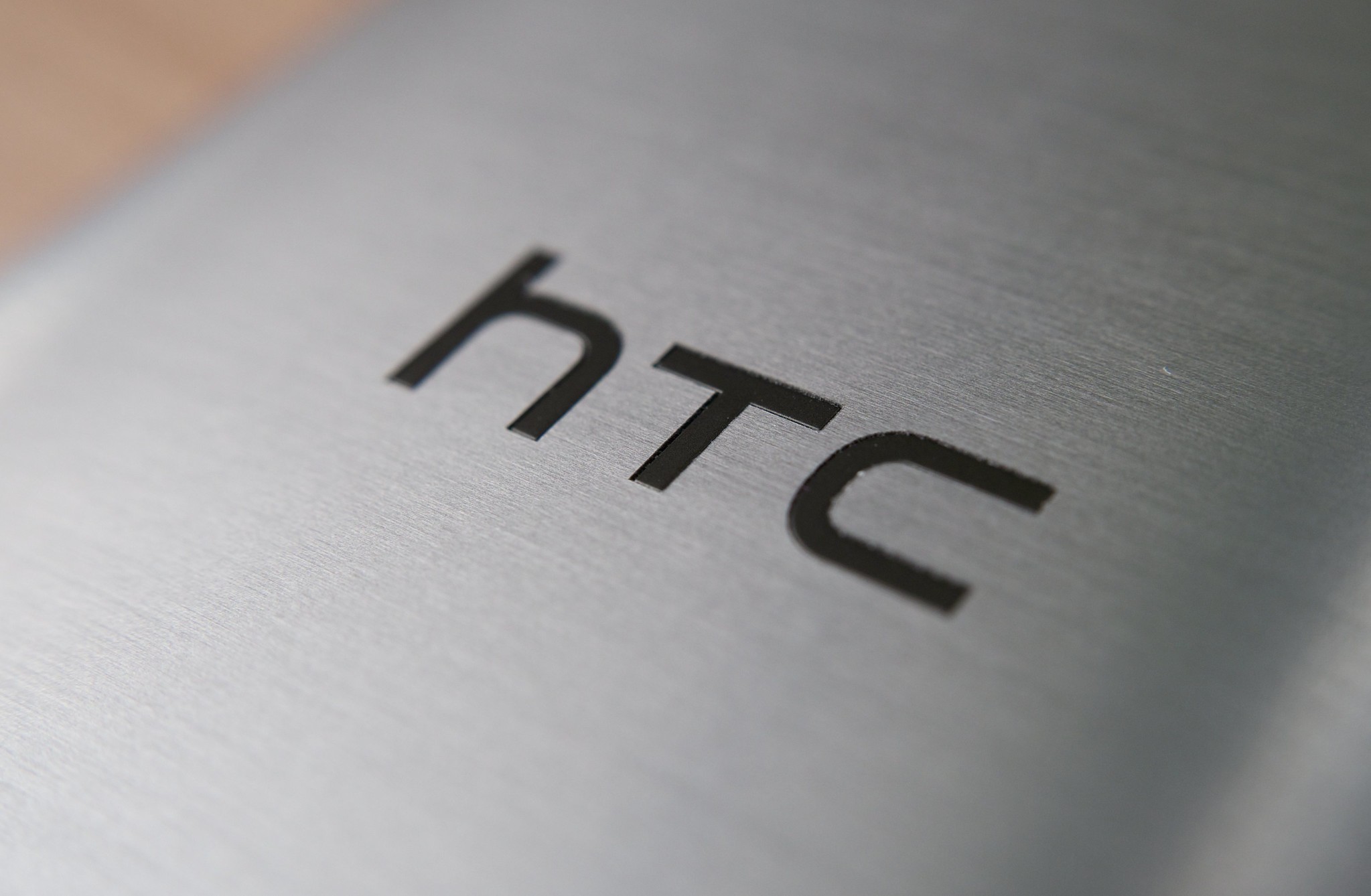 Kajian semula telefon pintar HTC Wildfire R70 dengan ciri utama