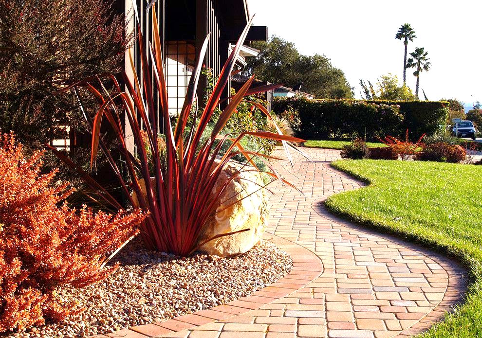 Rating of the best materials for garden paths for 2020