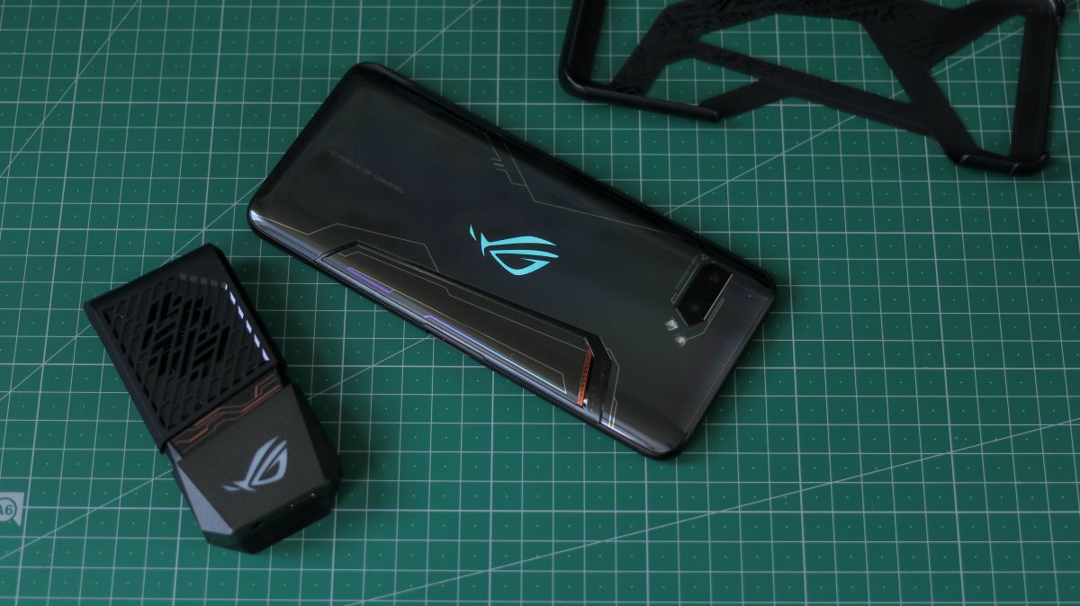 Asus ROG Phone 3 -älypuhelinkatsaus, jossa on etuja ja haittoja